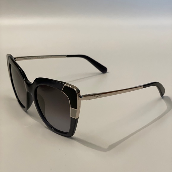 Salvatore Ferragamo Womens Sunglasses - Picture 2 of 5